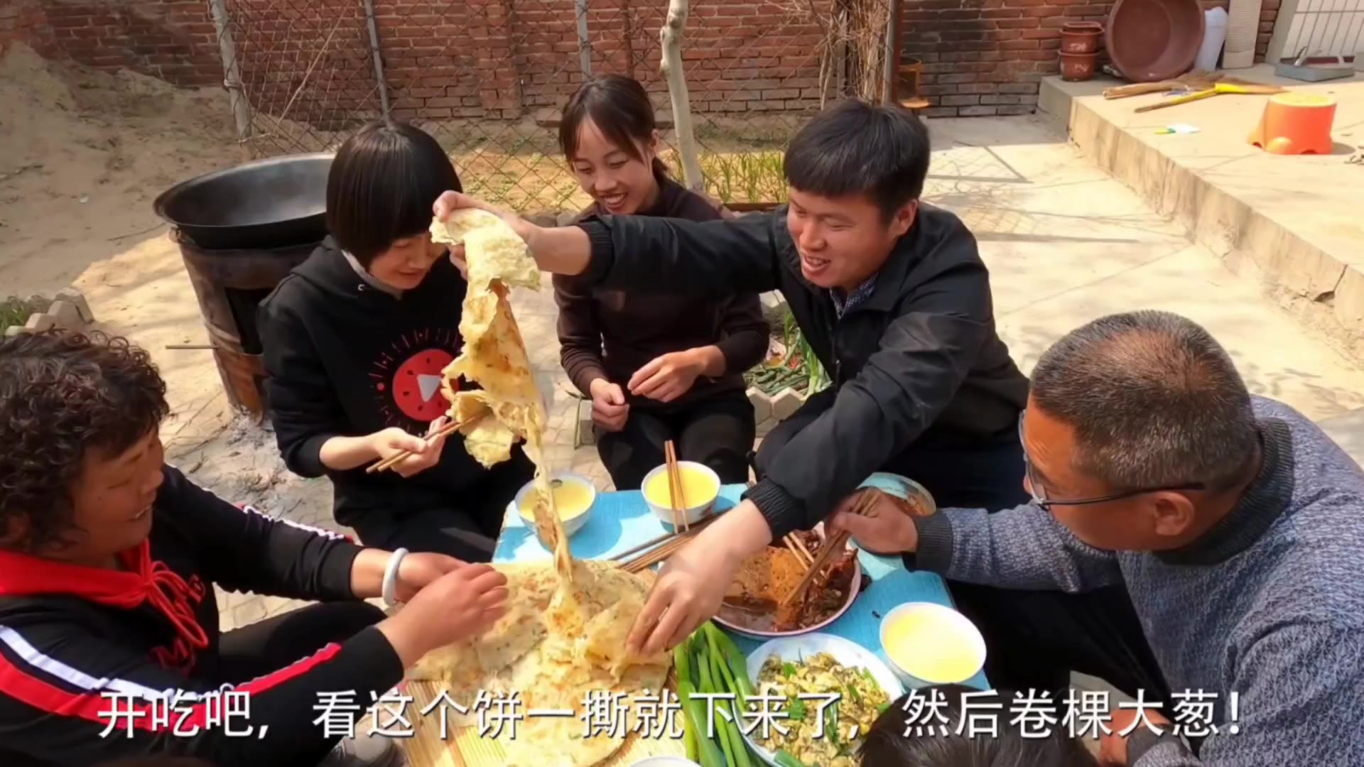 岳母给女婿打电话来蹭饭,中午做啥好吃的犒劳女婿?女婿吃撑了
